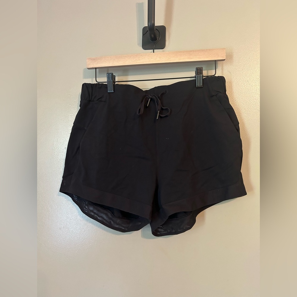 Lululemon sunsetting shorts 3 inch size 8